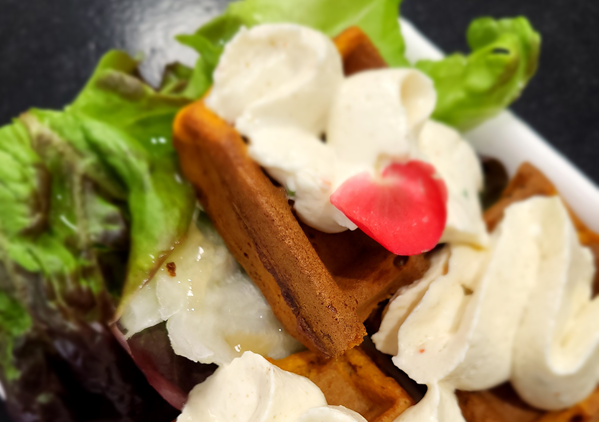 Gaufre de patates douces, crème de chèvre au cumin